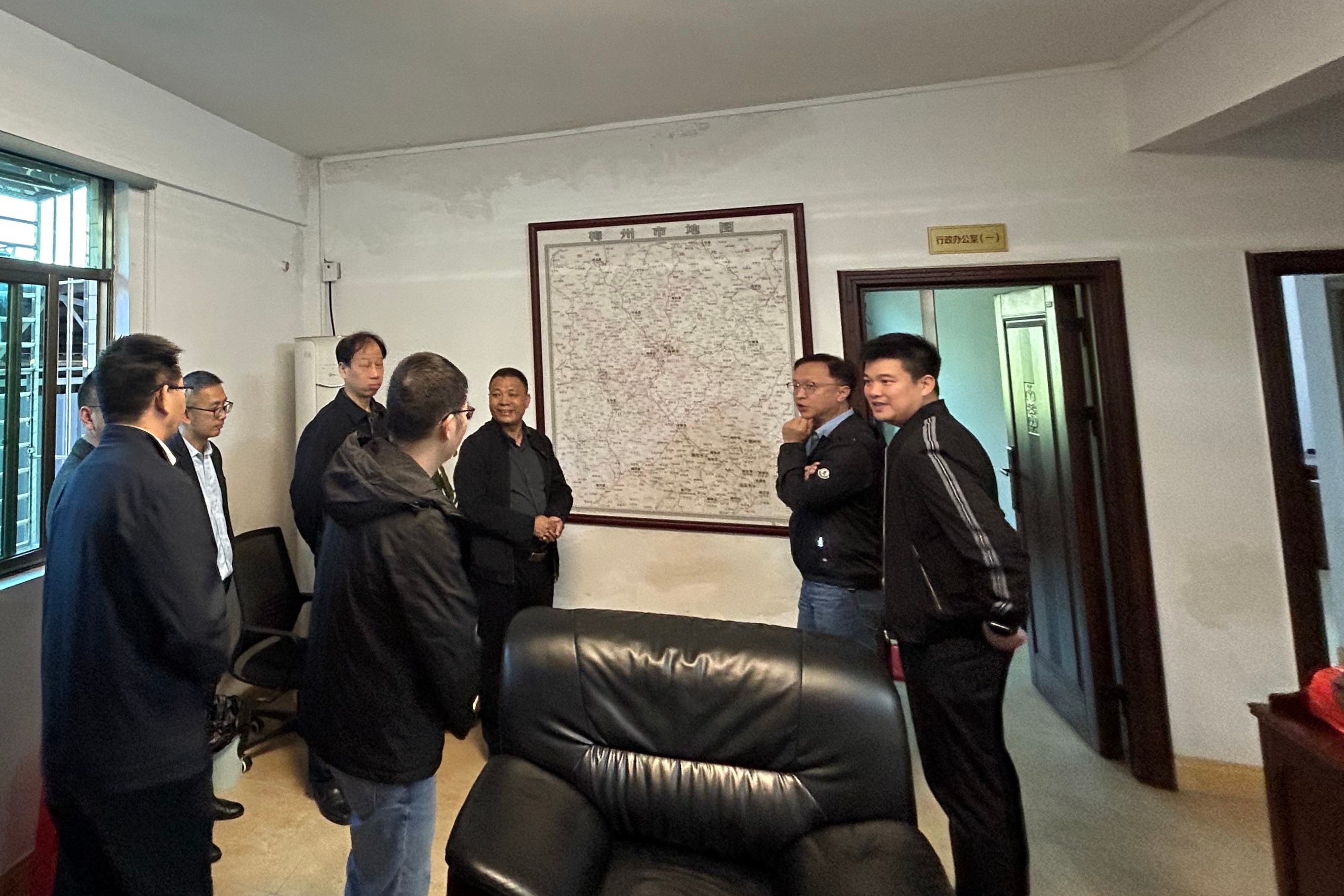 自治区林业局二级巡视员冷光明赴东升国际官网集团调研指导